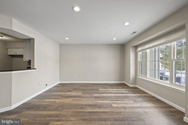 506 OLIPHANT LN, Mount Laurel, NJ 08054