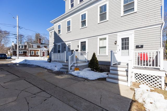 5 Lothrop St, Plymouth, MA 02360