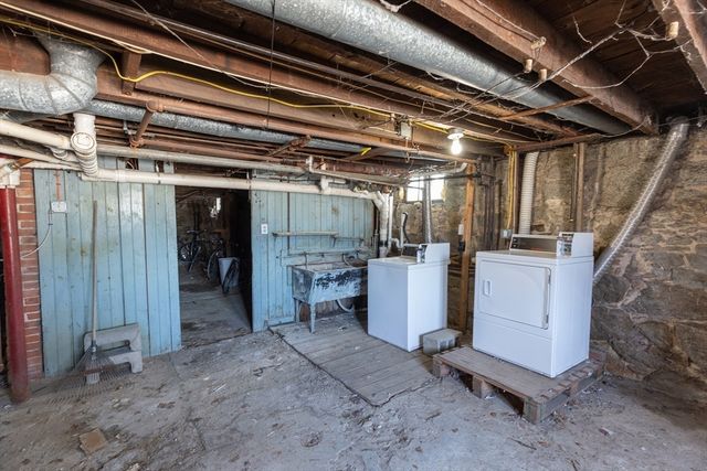 5 Lothrop St, Plymouth, MA 02360