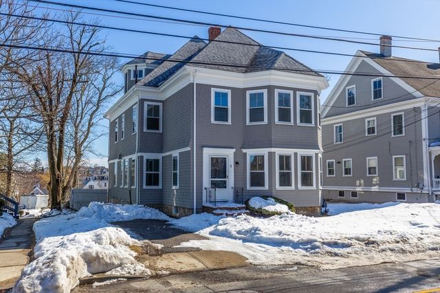 5 Lothrop St, Plymouth, MA 02360