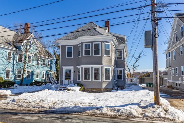 5 Lothrop St, Plymouth, MA 02360