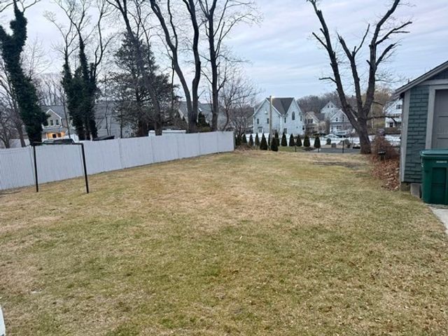 5 Lothrop St, Plymouth, MA 02360