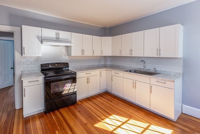 5 Lothrop St, Plymouth, MA 02360