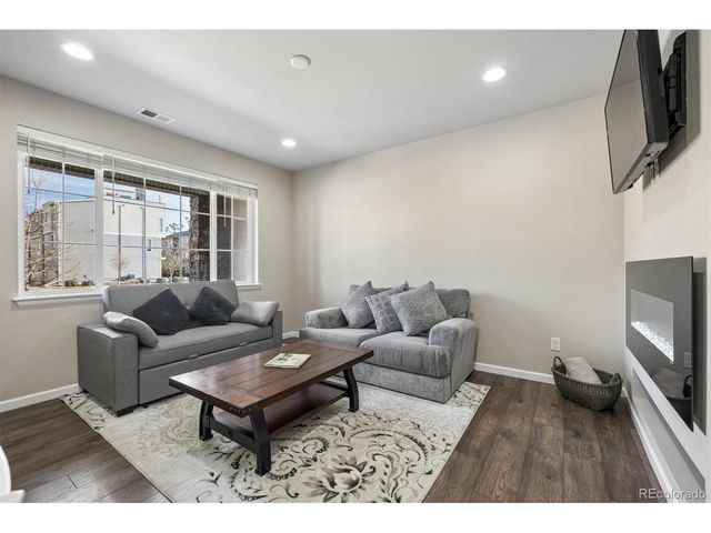 522 E Dry Creek Pl, Littleton, CO 80122