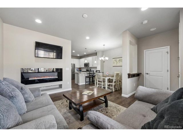 522 E Dry Creek Pl, Littleton, CO 80122