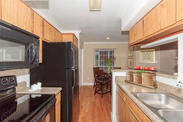 8110 Creekbend Dr Apt 305, Houston, TX 77071