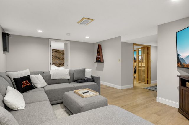 9100 Club Road, Saint Louis Park, MN 55426