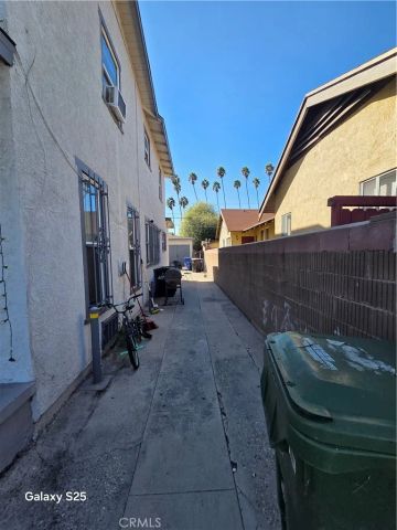 4915 2nd, Los Angeles, CA 90043