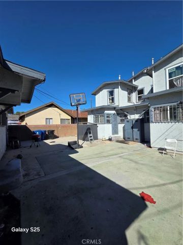 4915 2nd, Los Angeles, CA 90043
