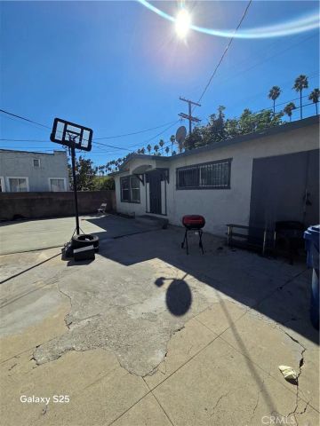 4915 2nd, Los Angeles, CA 90043