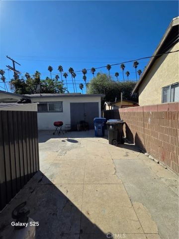 4915 2nd, Los Angeles, CA 90043