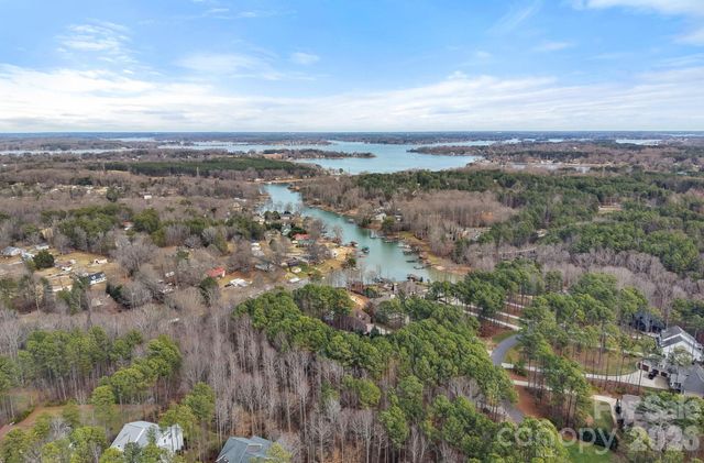 6840 Kingfisher Court, Denver, NC 28037