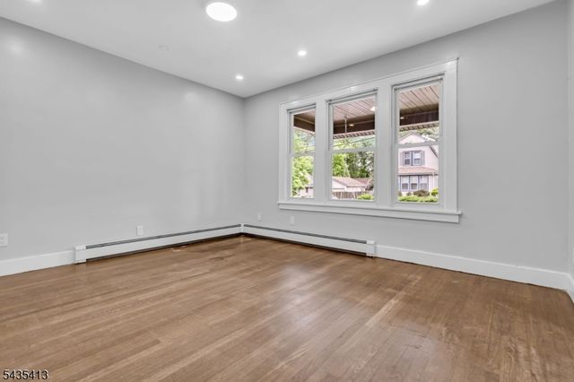 529 Wheatsheaf Rd, Roselle Boro, NJ 07203