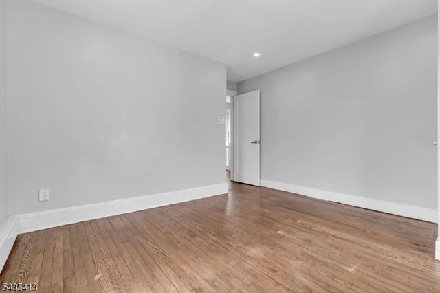 529 Wheatsheaf Rd, Roselle Boro, NJ 07203