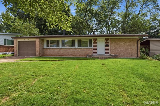 1610 Gallant Fox Drive, Florissant, MO 63033