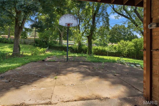 1610 Gallant Fox Drive, Florissant, MO 63033