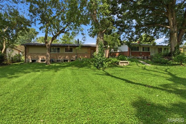 1610 Gallant Fox Drive, Florissant, MO 63033