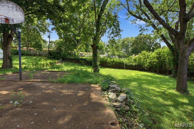 1610 Gallant Fox Drive, Florissant, MO 63033