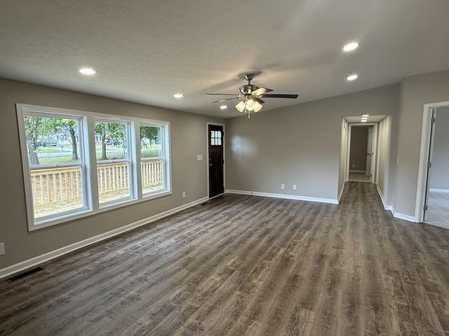 1318 Riley Creek Rd, Tullahoma, TN 37388