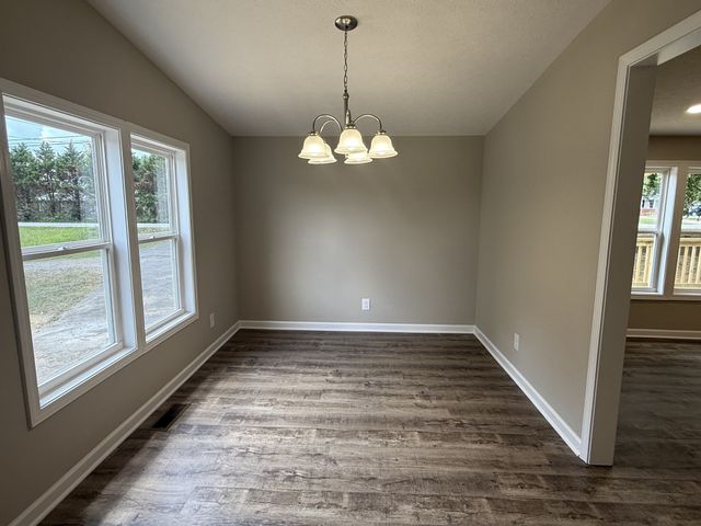 1318 Riley Creek Rd, Tullahoma, TN 37388