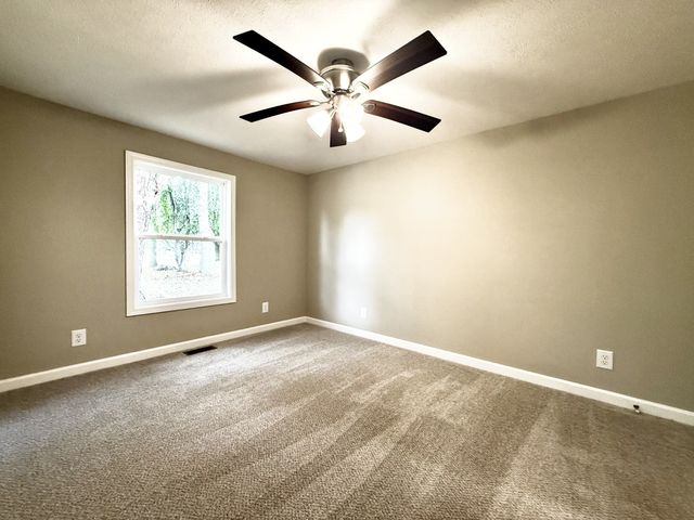 1318 Riley Creek Rd, Tullahoma, TN 37388