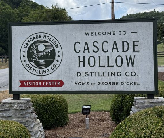 1318 Riley Creek Rd, Tullahoma, TN 37388