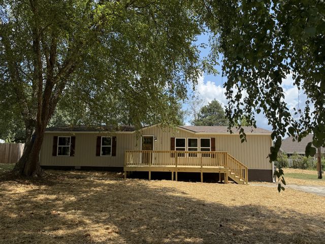 1318 Riley Creek Rd, Tullahoma, TN 37388