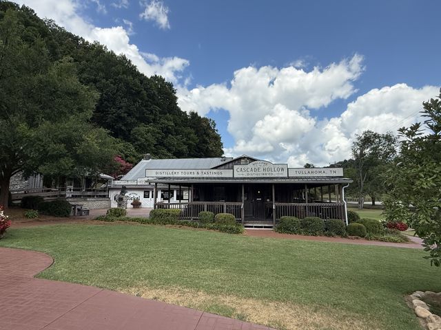 1318 Riley Creek Rd, Tullahoma, TN 37388