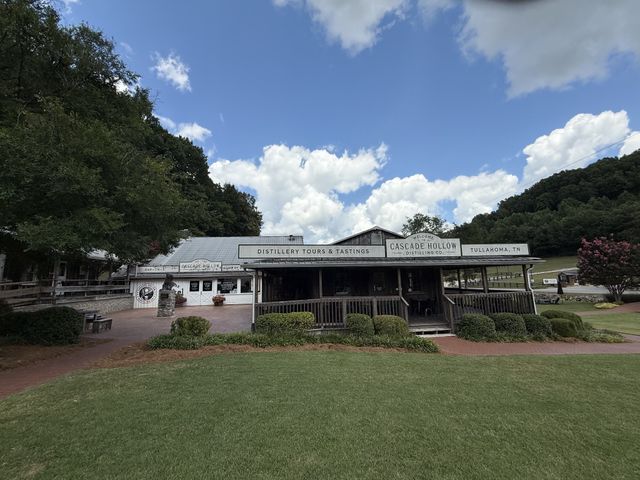 1318 Riley Creek Rd, Tullahoma, TN 37388