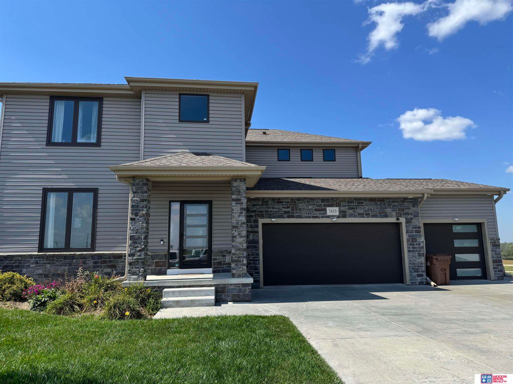 7433 N 11th Street, Lincoln, NE 68521