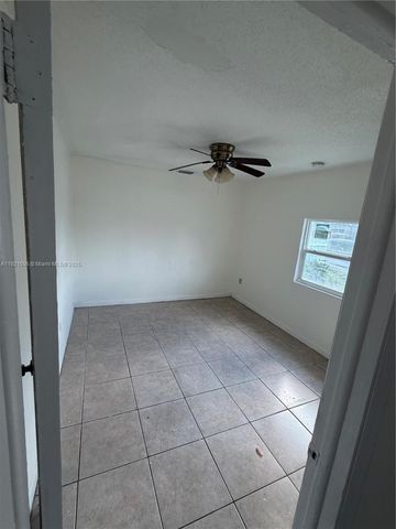 360 NE 174th St 2, North Miami Beach, FL 33162