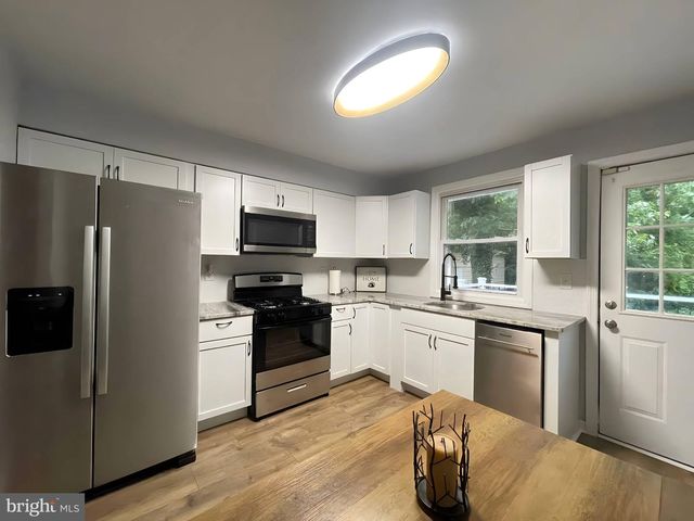 1298 W CORNELL ST, Vineland, NJ 08360