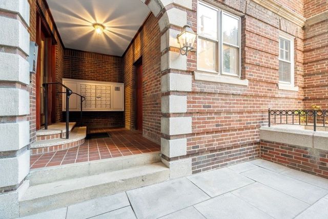 41 Linnaean St 43, Cambridge, MA 02138