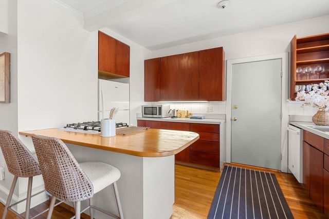 41 Linnaean St 43, Cambridge, MA 02138