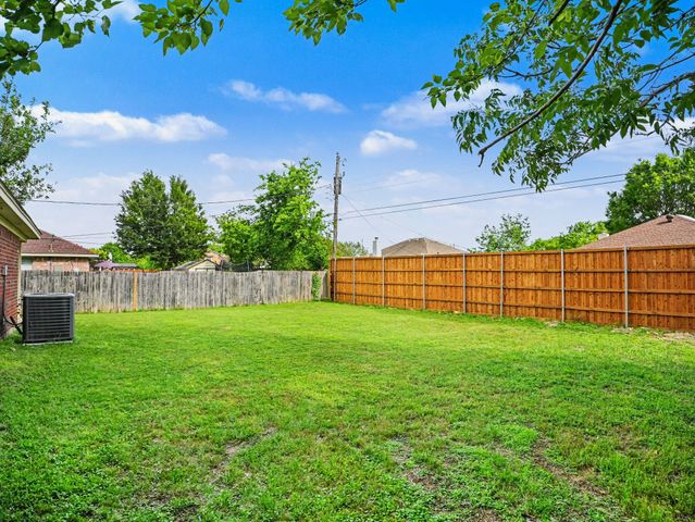 204 Briarglen Drive, Cedar Hill, TX 75104