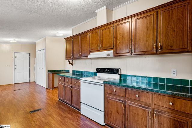 105 Oldfield Circle, Williamston, SC 29697