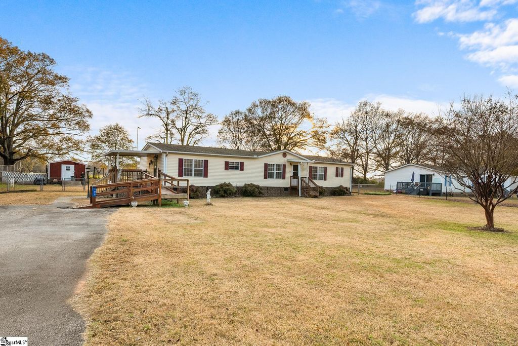 105 Oldfield Circle, Williamston, SC 29697