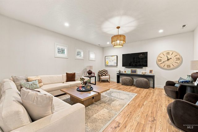 7030 N Maplestone Ave, Meridian, ID 83646