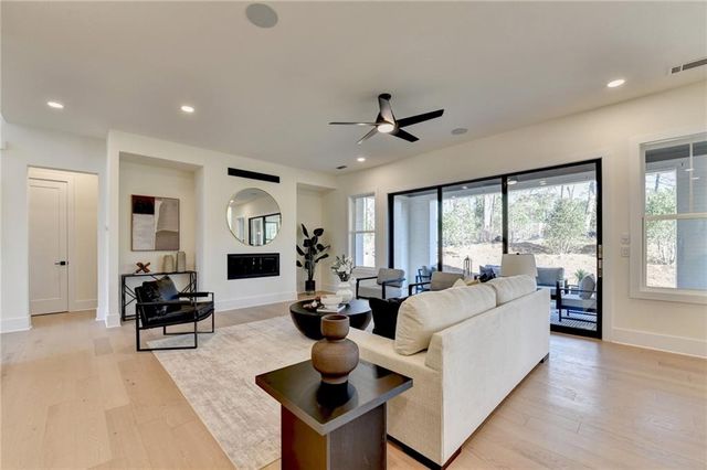 4275 Hawthorn Circle, Alpharetta, GA 30022