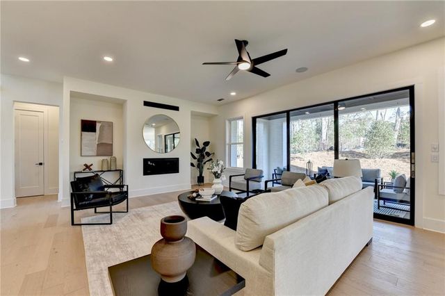 4275 Hawthorn Circle, Alpharetta, GA 30022