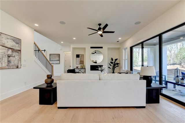 4275 Hawthorn Circle, Alpharetta, GA 30022