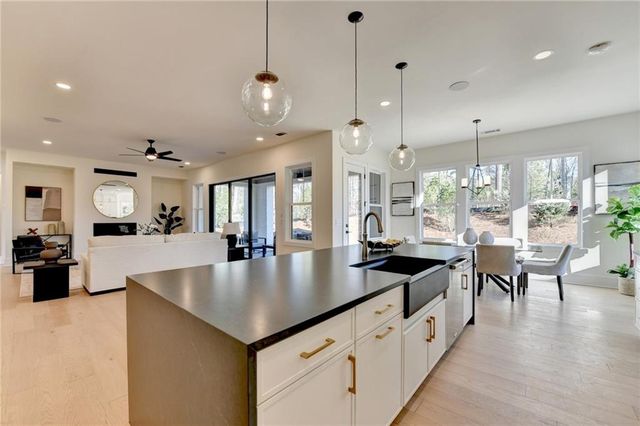 4275 Hawthorn Circle, Alpharetta, GA 30022