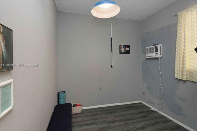 1221 SW 74th Ct, Miami, FL 33144