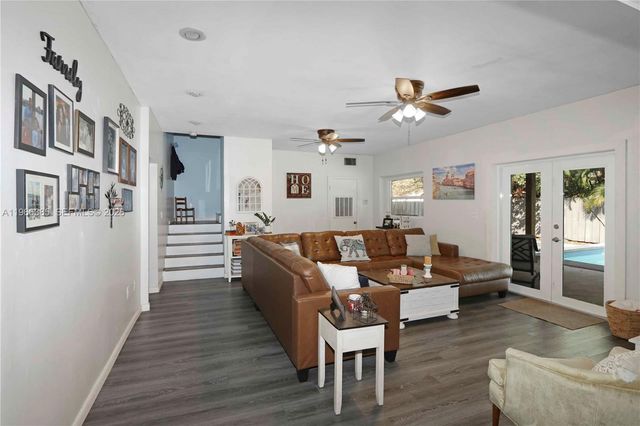 1221 SW 74th Ct, Miami, FL 33144