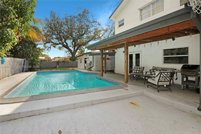 1221 SW 74th Ct, Miami, FL 33144