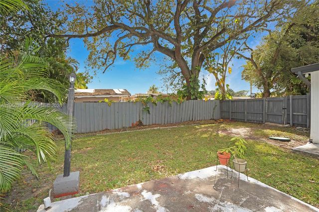 1221 SW 74th Ct, Miami, FL 33144