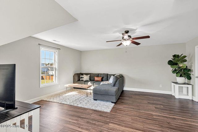 218 Maidstone Drive, Richlands, NC 28574