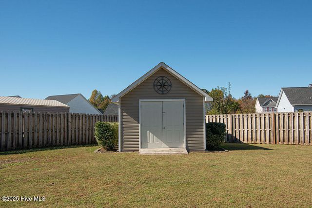 218 Maidstone Drive, Richlands, NC 28574
