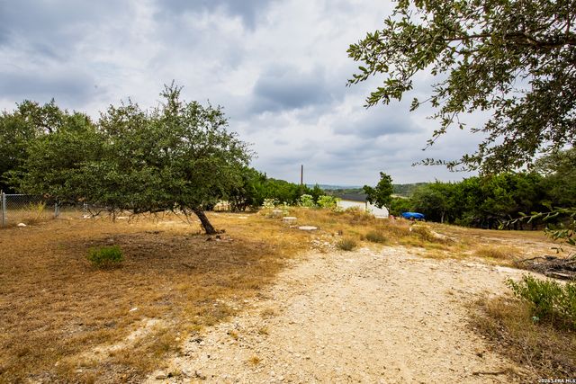 807 Scenic Hills Drive, Canyon Lake, TX 78133
