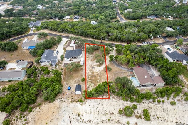807 Scenic Hills Drive, Canyon Lake, TX 78133